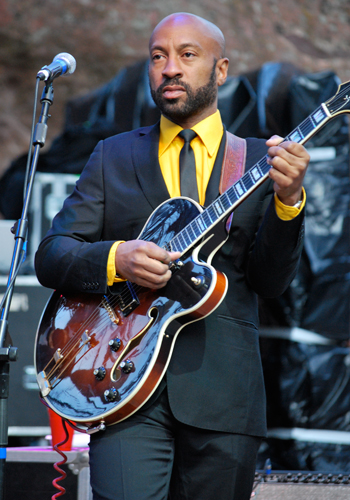 Binky Griptite with his Epiphone Emperor Regent